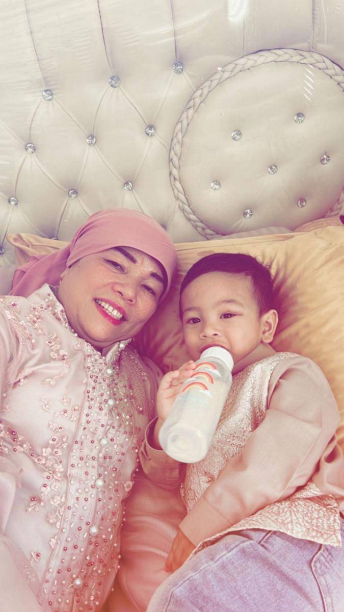 Lebaran keluarga Fuji (Instagram.com/dewizuhriati/)