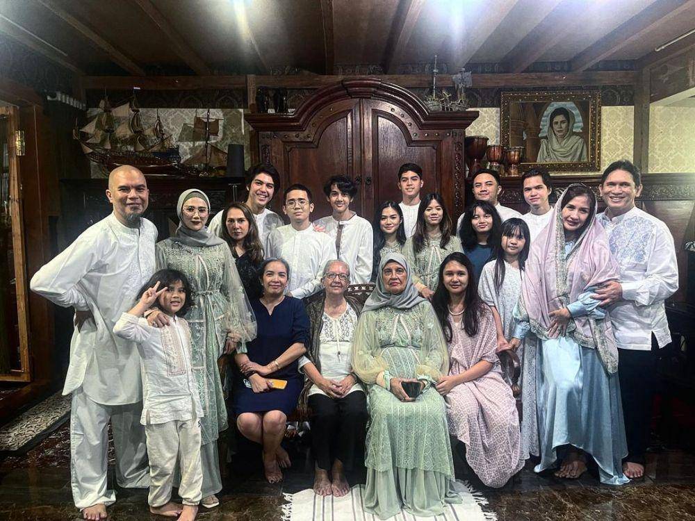 potrey Lebaran keluarga Ahmad Dhani (instagram.com/duljaelani)