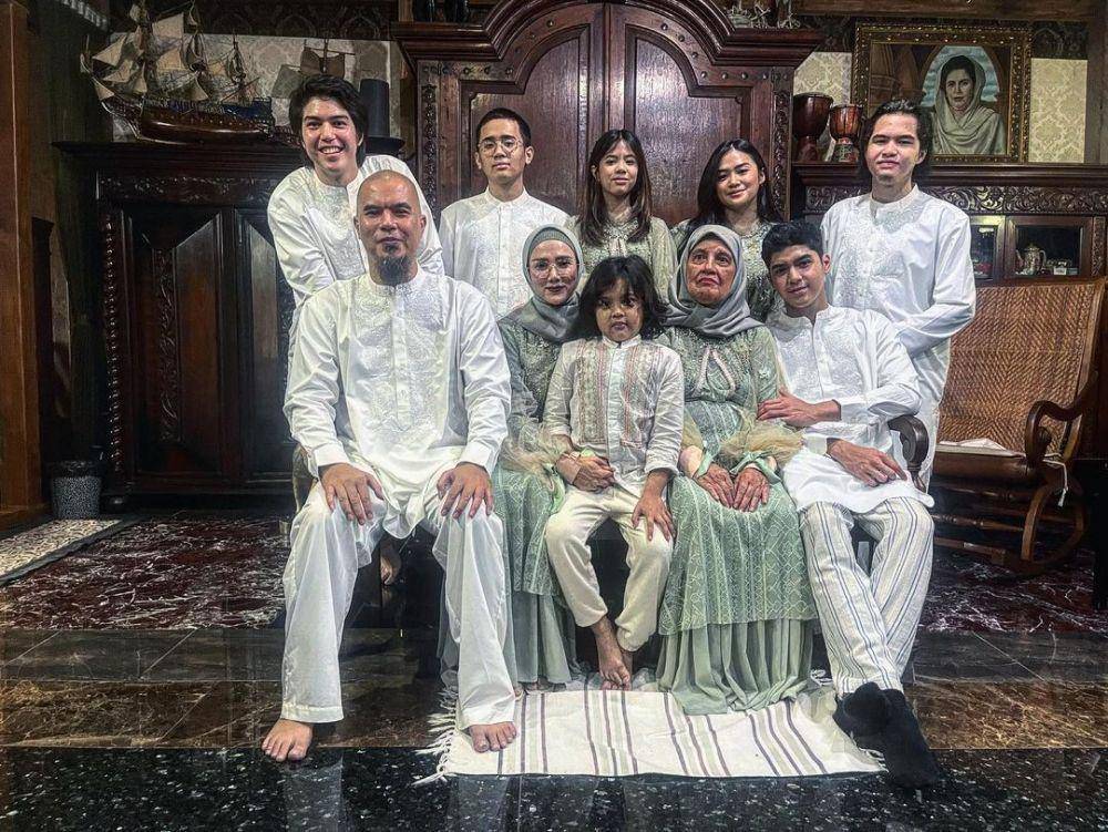 potrey Lebaran keluarga Ahmad Dhani (instagram.com/duljaelani)