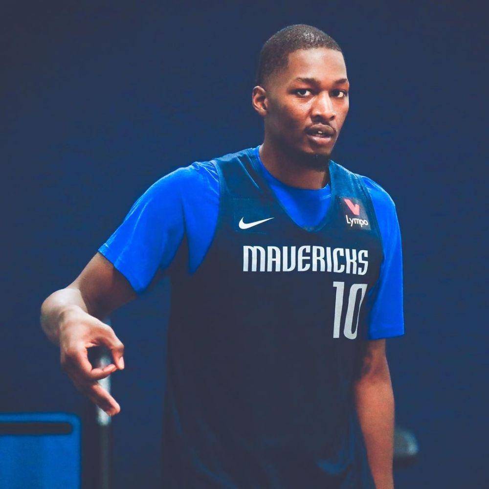 Dorian Finney-Smith (instagram.com/doedoe_10)
