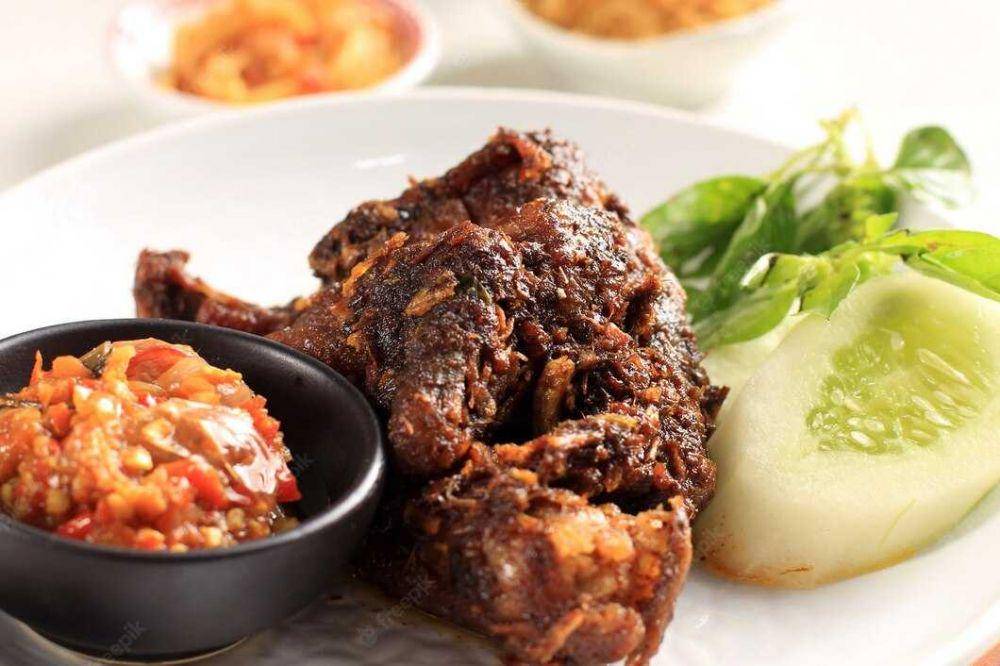ilustrasi bebek goreng rempah (freepik.com/ikarahma)