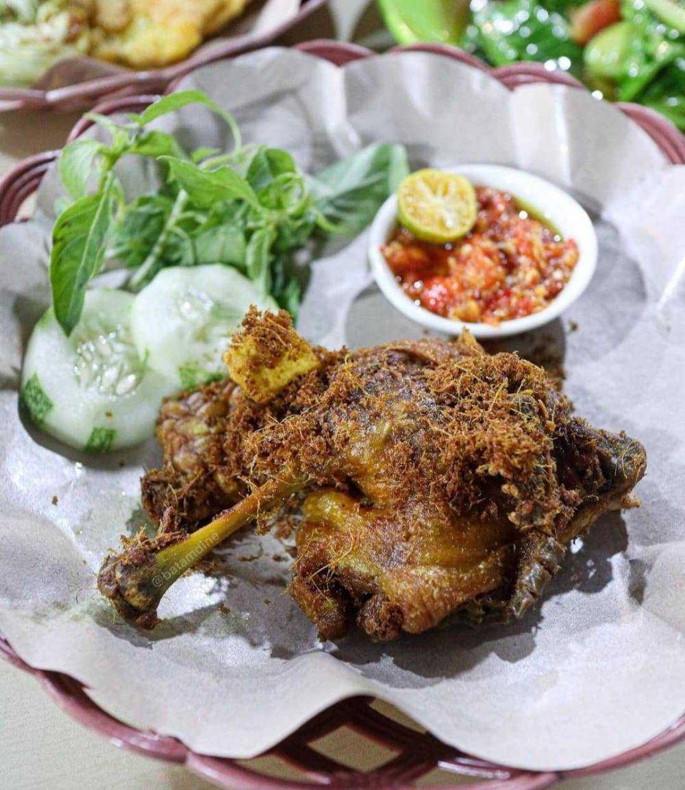 bebek goreng rempah (instagram.com/cak_har88)