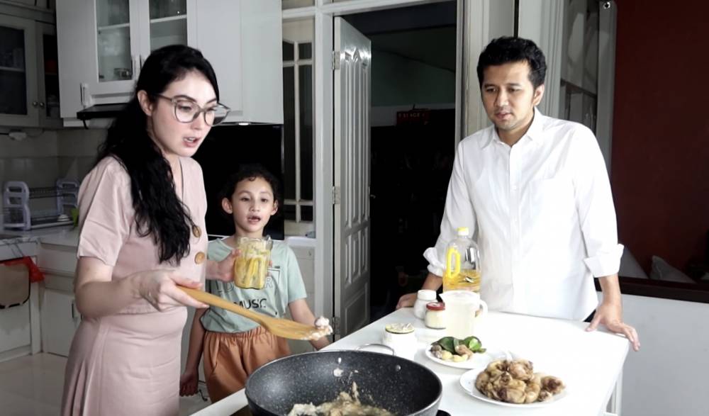 momen Arumi Bachsin masak menu lebaran (youtube.com/arumibachsin94)