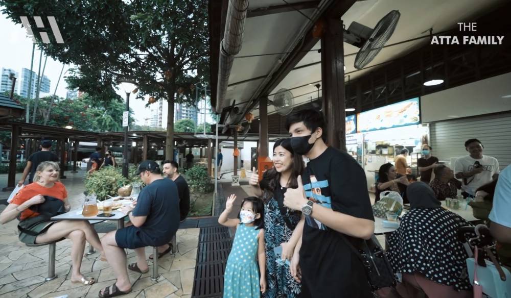 momen ngabuburit keluarga besar Atta dan Aurel di Singapura (youtube.com/attahalilintar)