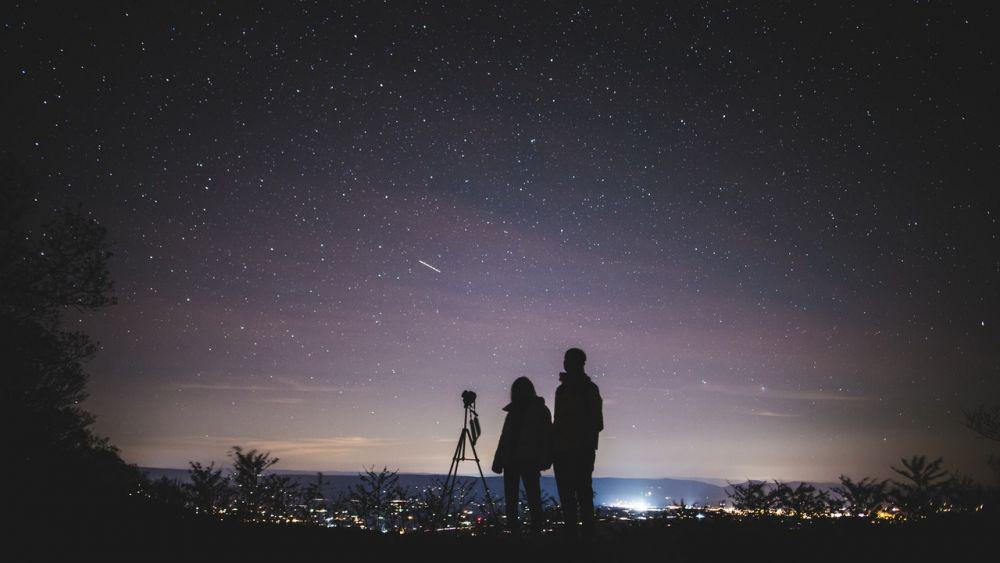Untuk Leo, Ini 5 Rasi Bintang yang Suka Menemanimu Menatap Bintang
