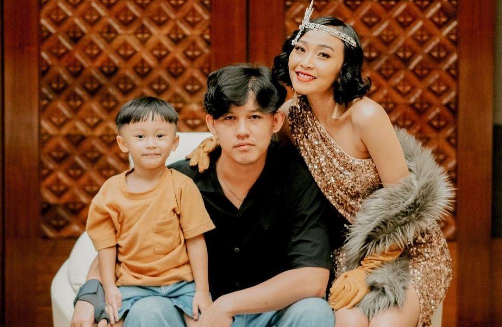 10 Potret Terbaru Keluarga Jevin Julian, 5 Tahun Berumah Tangga