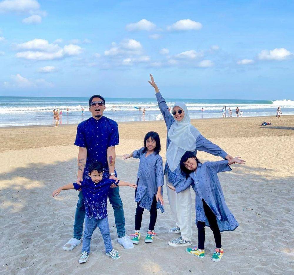 potret keluarga Natasha Rizki (instagram.com/desta80s)