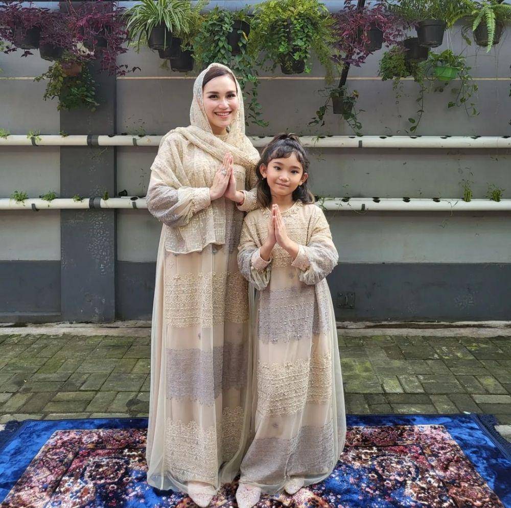 potret Ayu Ting Ting bersama putrinya (instagram.com/ayutingting92)
