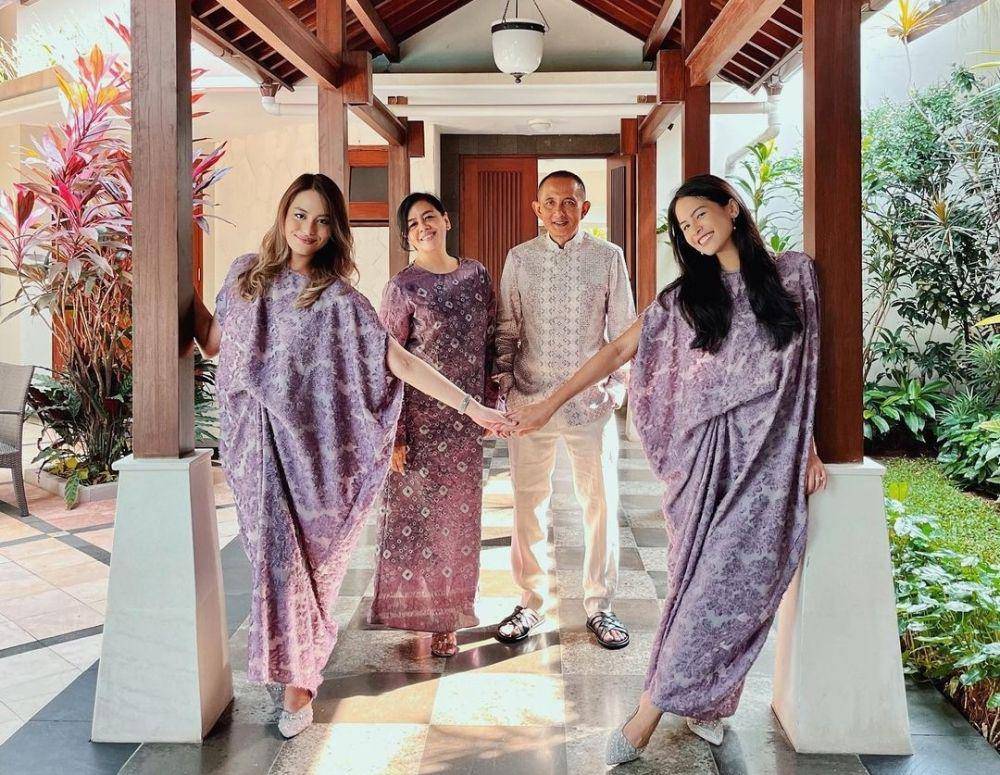 Maudy Ayunda bersama keluarga(instagram.com/maudyayunda)