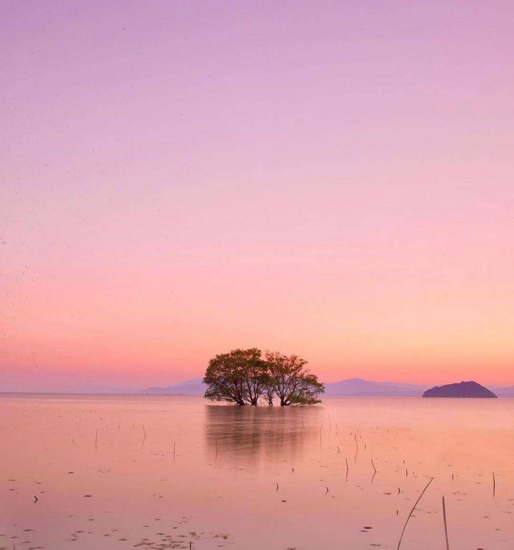 Danau Biwa (instagram.com/onestorytraveller)