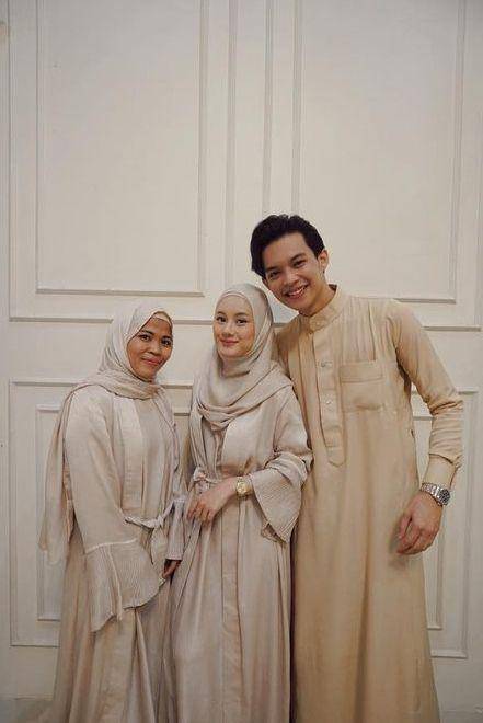 potret keluarga Dinda Hauw dan Rey Mbayang (instagram.com/rey_mbayang)