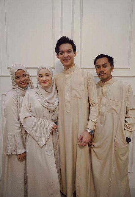potret keluarga Dinda Hauw dan Rey Mbayang (instagram.com/rey_mbayang)