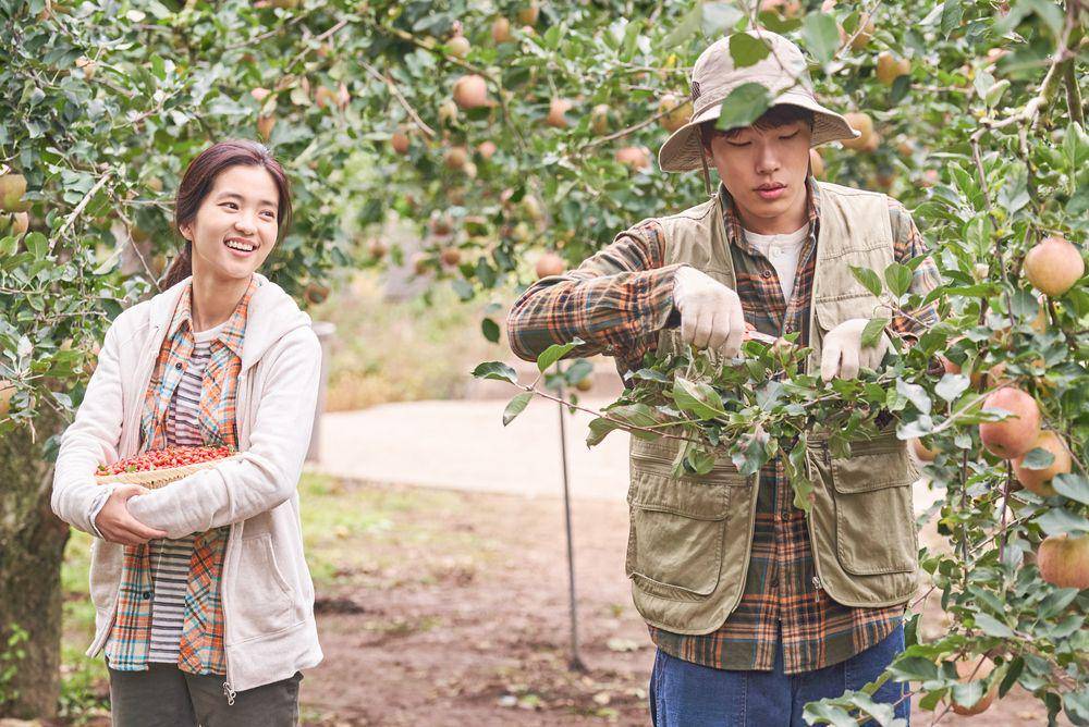 Kim Tae Ri dan Ryu Jun Yeol di film Little Forest (M-Line Distribution)