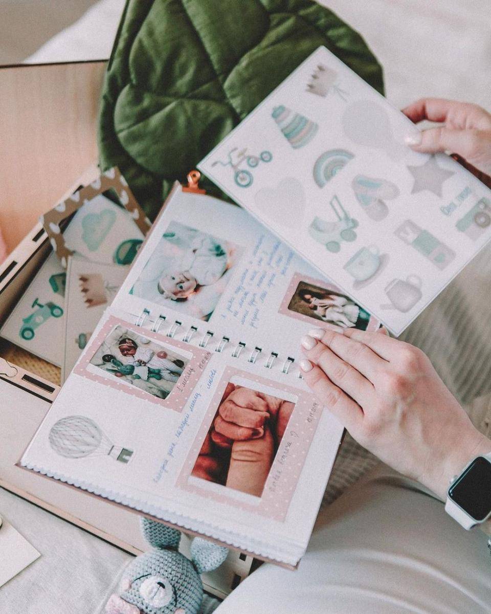 Ilustrasi album foto (instagram.com/nastya_shmidtt)