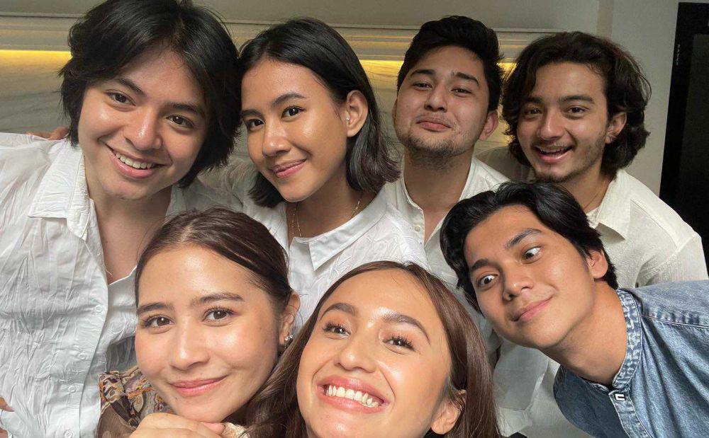 9 Potret Lebaran Hari ke-2 Prilly Latuconsina, Bertabur Artis