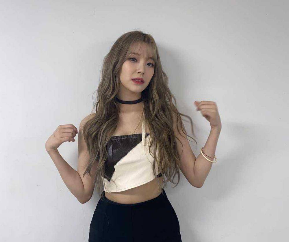 Jiheon fromis_9 (instagram.com/jiheonnibaek)