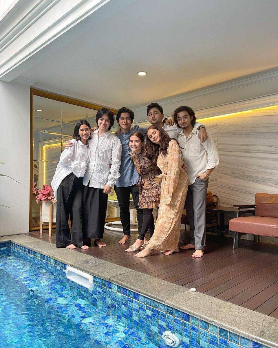 potret lebaran Prilly (instagram.com/prillylatuconsina96)
