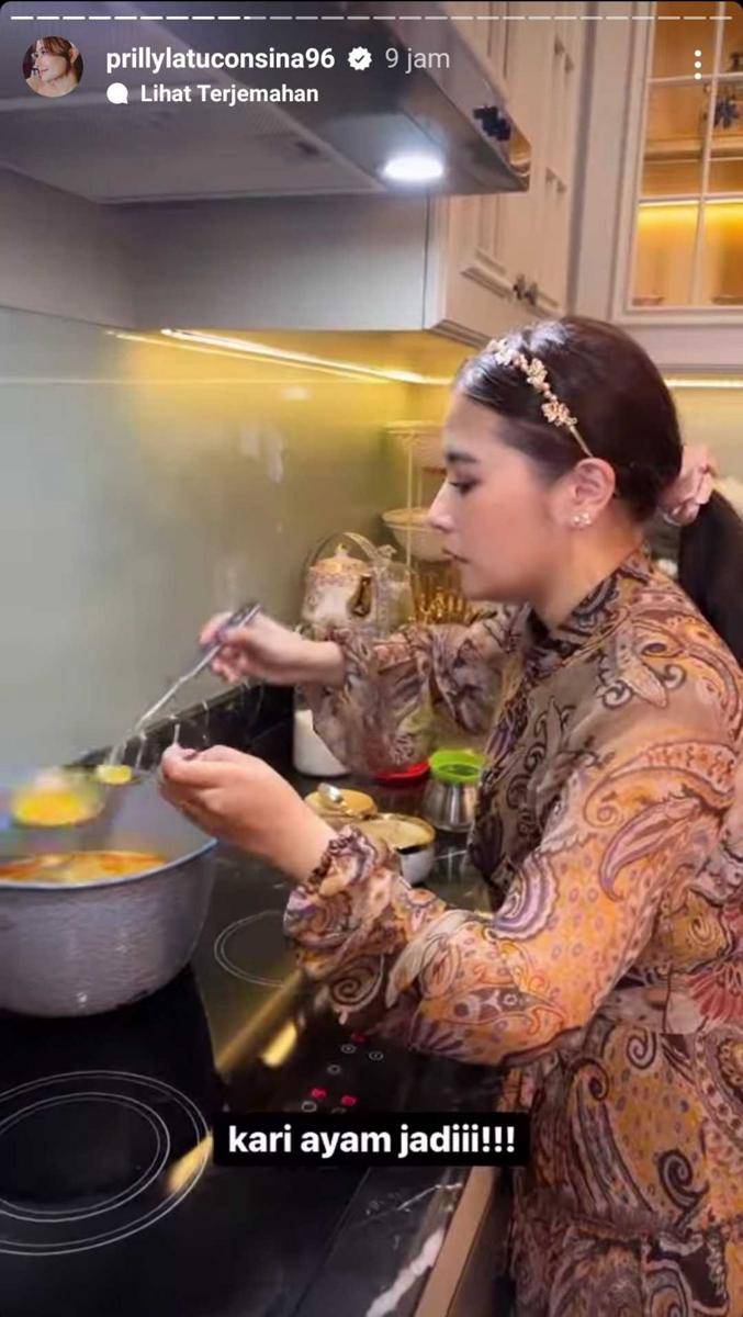 potret lebaran Prilly (instagram.com/prillylatuconsina96)