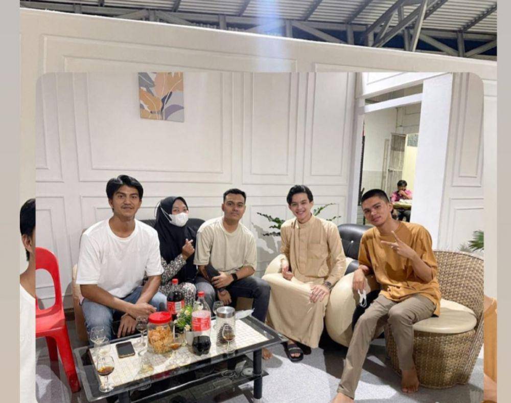 potret keluarga Dinda Hauw dan Rey Mbayang (instagram.com/rey_mbayang)