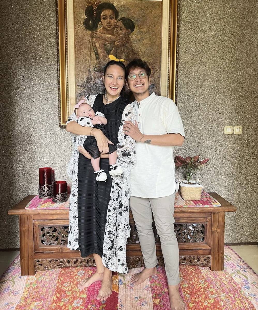 potret lebaran keluarga Dimas Anggara dan Nadine Chandrawinata (instagram.com/nadinelist)