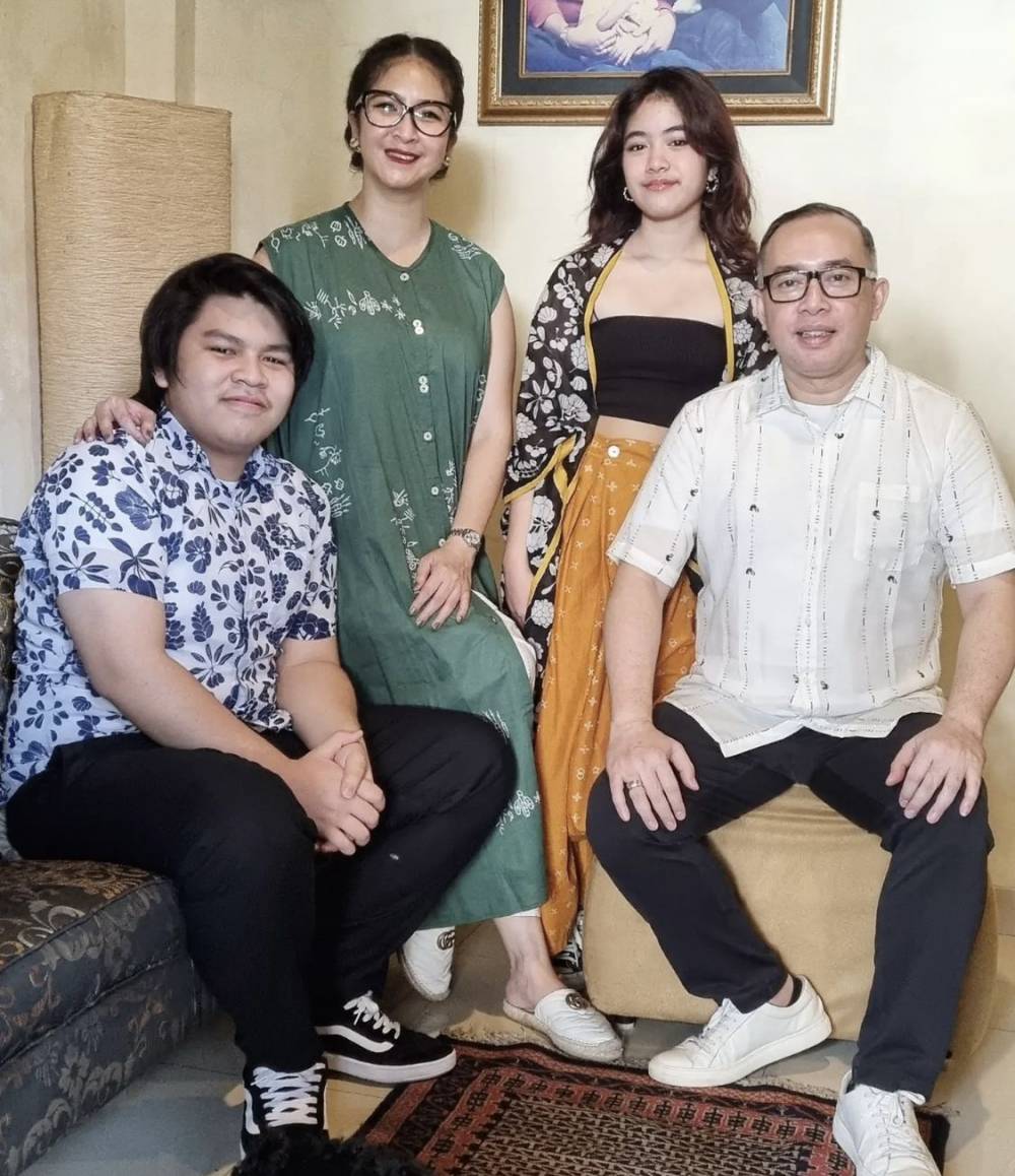 potret lebaran keluarga Novita Angie (instagram.com/novitaangie)