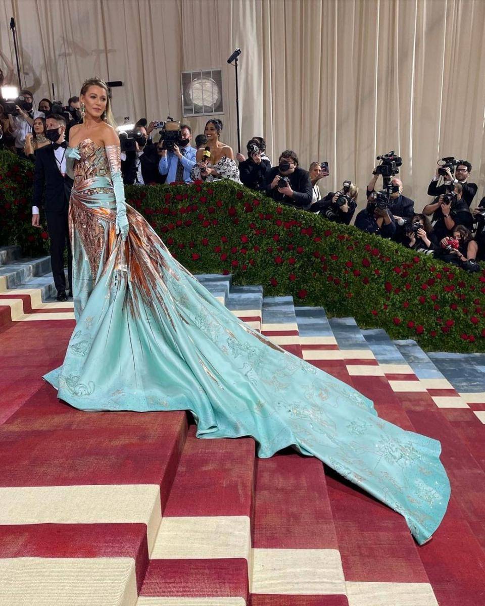 Blake Lively di Met Gala 2022 (instagram.com/metmuseum)