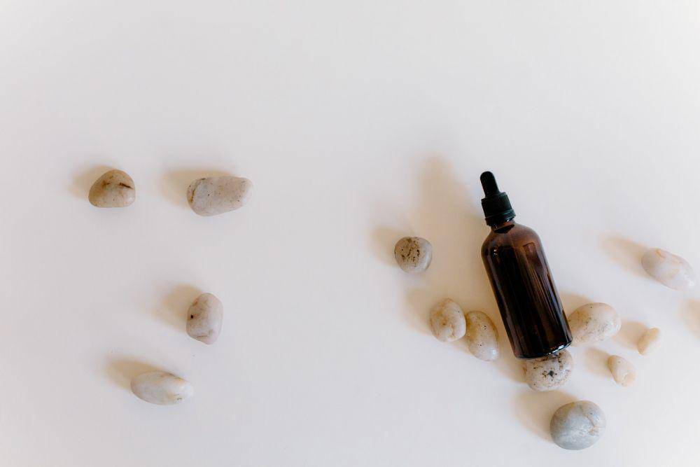 Ilustrasi Tea Tree Oil (pexels.com/Tara Winstead)