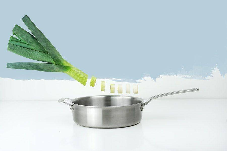 Ilustrasi bawang daun (Pexels.com/Toa Heftiba Sinca)
