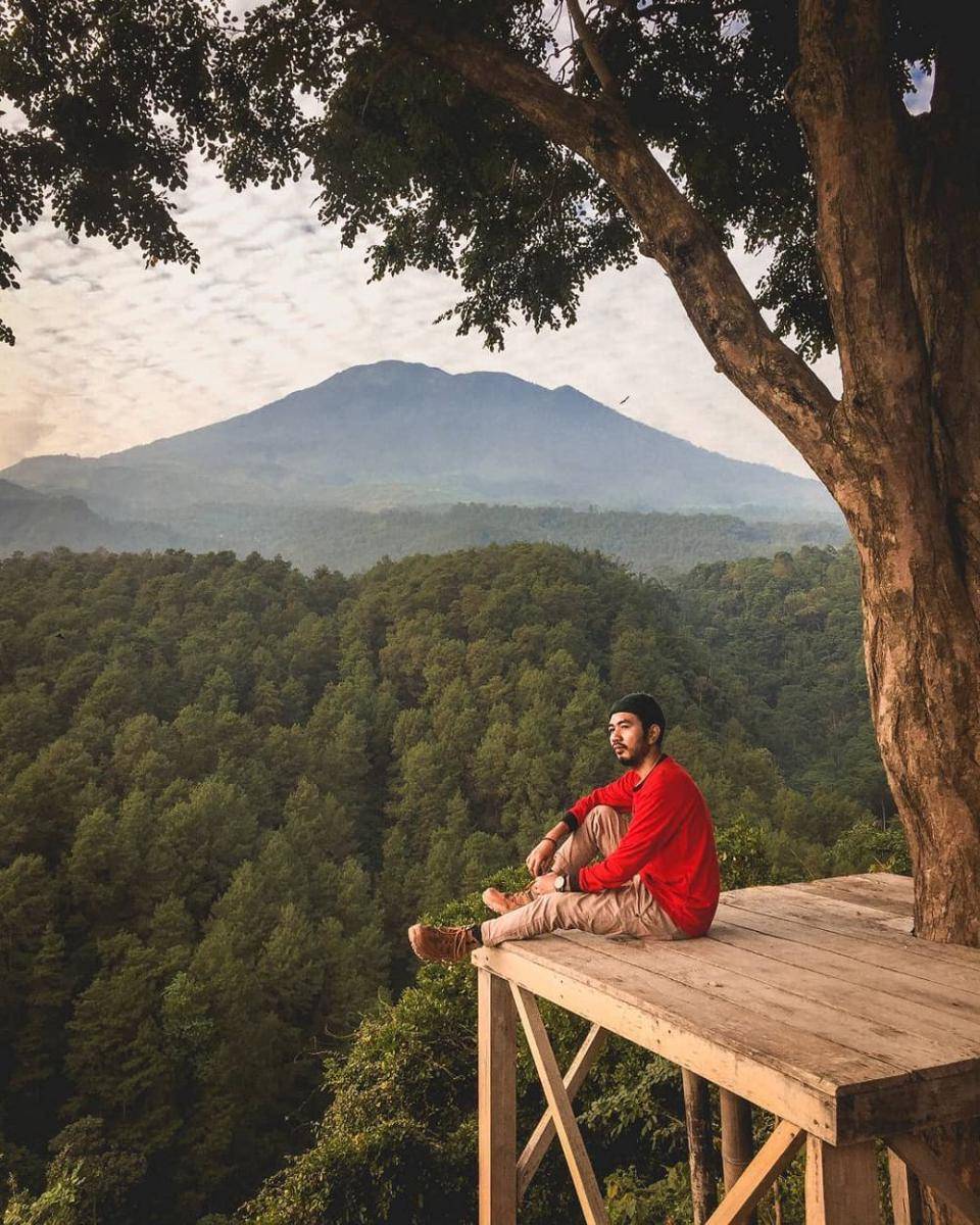 Gunung Ciwaru Majalengka (instagram.com/heru_montana)
