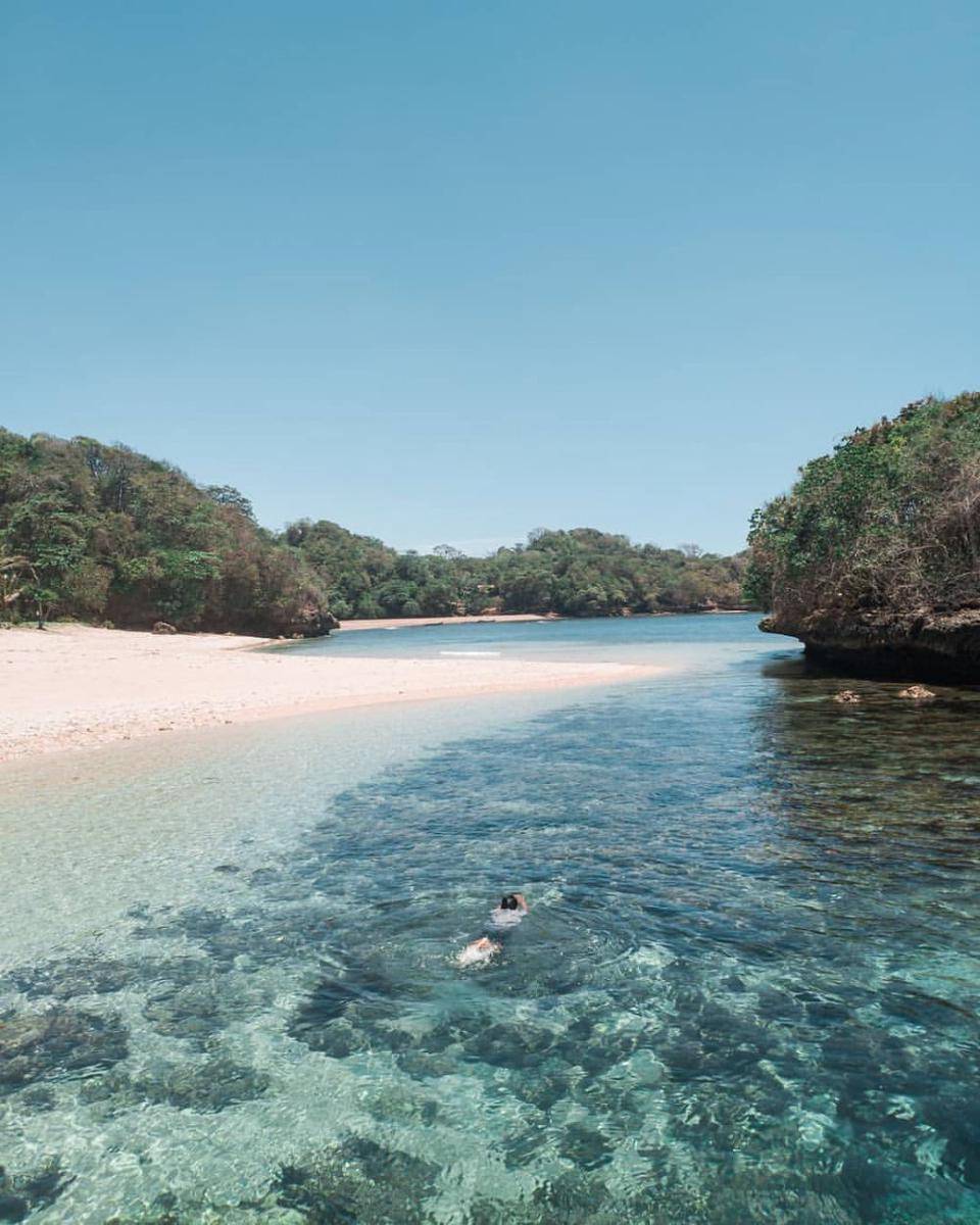 potret pantai ngliyep (instagram.com/Yoiki_malang)