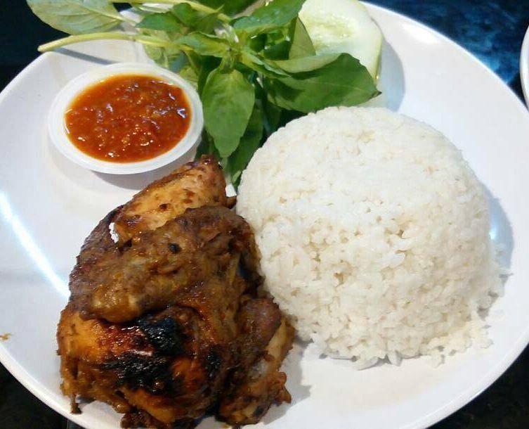ayam bakar ganthari (Instagram.com/gardenkuliner.id)