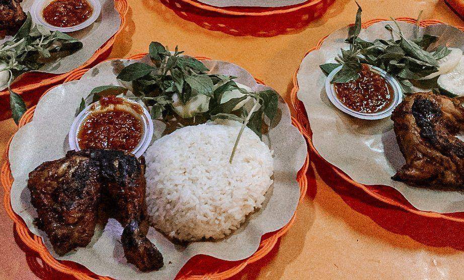 ayam bakar ganthari (Instagram.com/foodnov)