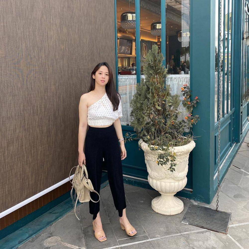 OOTD celana panjang ala Aurel Valen (instagram.com/Aurel Valen)