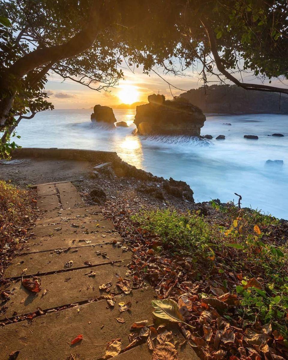 potret pantai ngliyep (instagram.com/Yoiki_malang)