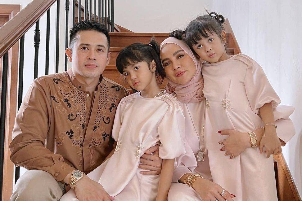 10 Potret Olla Ramlan dan Aufar Hutapea Lebaran Bareng Demi Anak