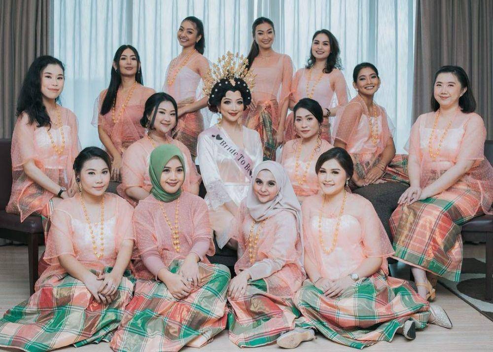 Baju Bodo Modern untuk Kondangan (instagram.com/andinatassya)