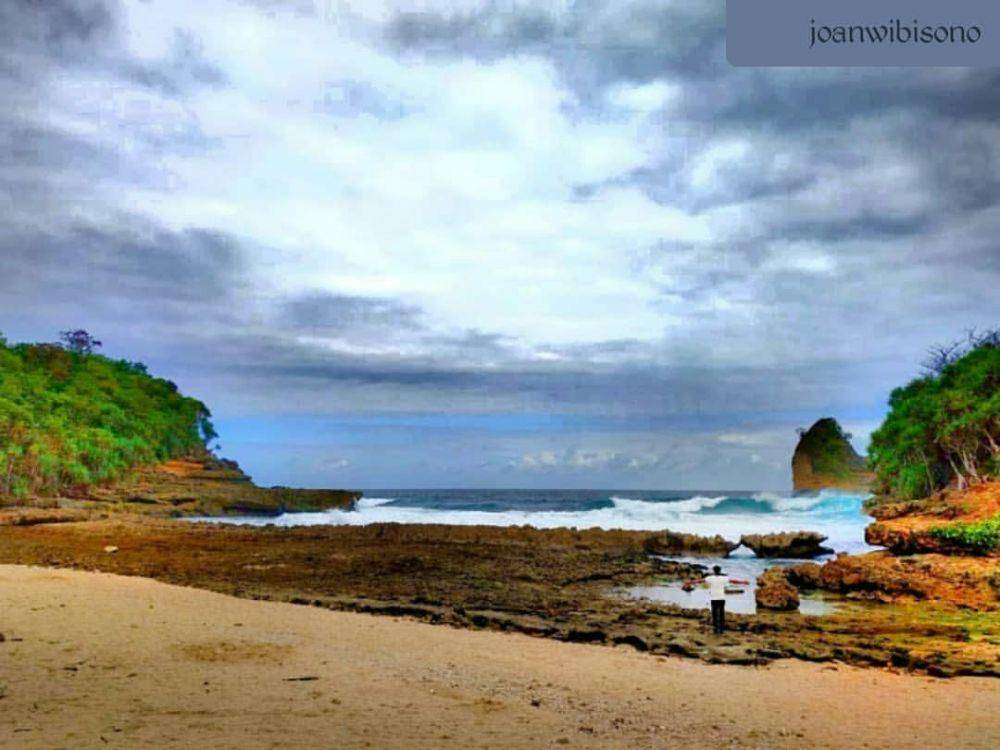 potret pantai ngliyep (instagram.com/jejakmalang)