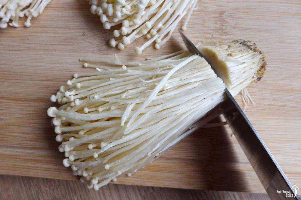 ilustrasi jamur enoki (redhousespice.com)