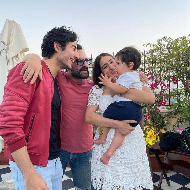 keluarga Sara Ali Khan (instagram.com/saraalikhan95)