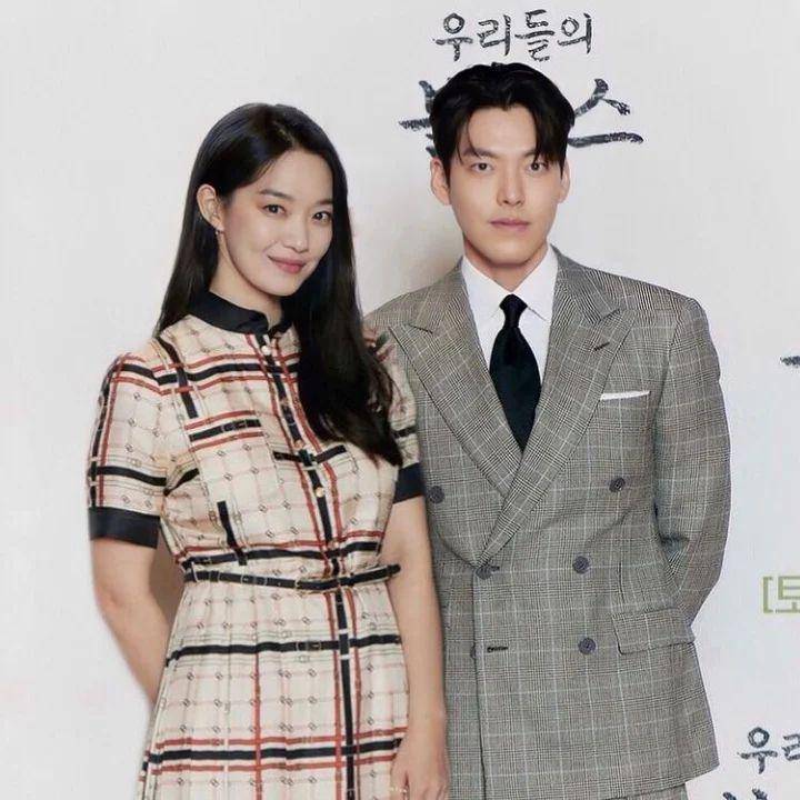 Potret Kim Woo Bin dan Shin Min Ah di premier Our Blues (instagram.com/ourbluesdrama)