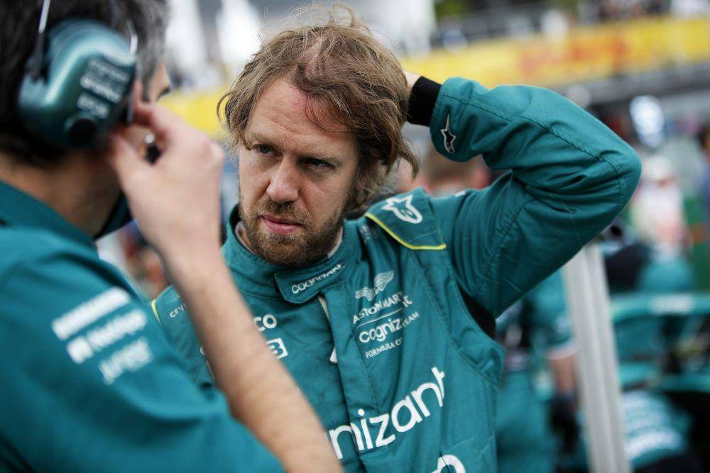 pembalap Aston Martin Sebastian Vettel (twitter.com/FormulaRapidaEN)