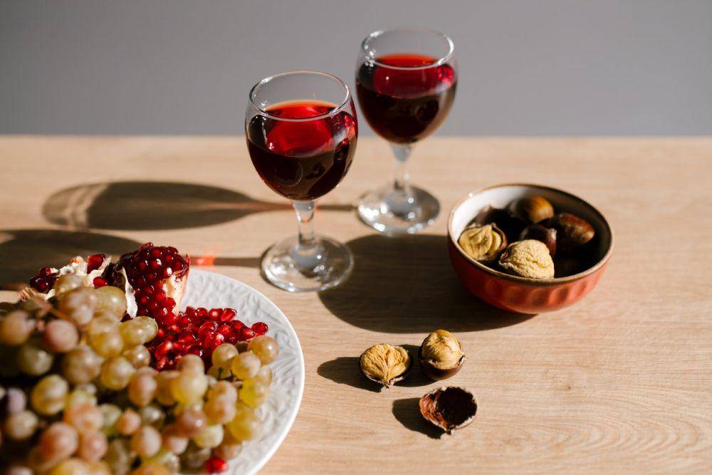 kandungan di dalam anggur merah bisa memecah lemak (pexels.com/Julia Volk)