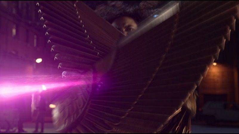 Layla menahan serangan energi Harrrow. (Dok. Marvel Studio/Moon Knight)