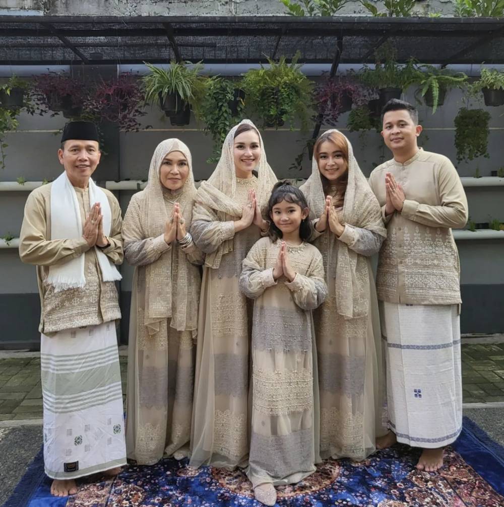 potret lebaran Ayu Ting Ting (instagram.com/ayutingting92)