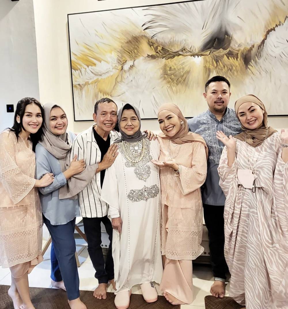 potret lebaran Ayu Ting Ting (instagram.com/ayutingting92)