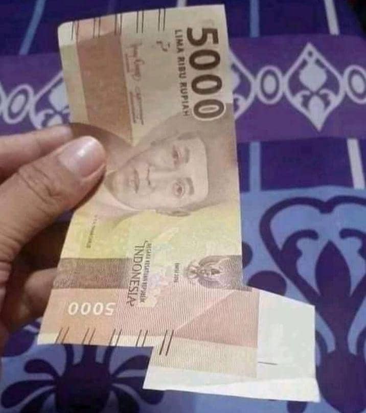 uang salah potong (instagram.com/wkwklandreal)