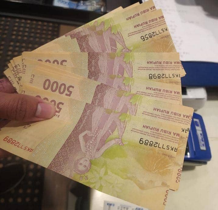 uang salah potong (instagram.com/wkwklandreal)