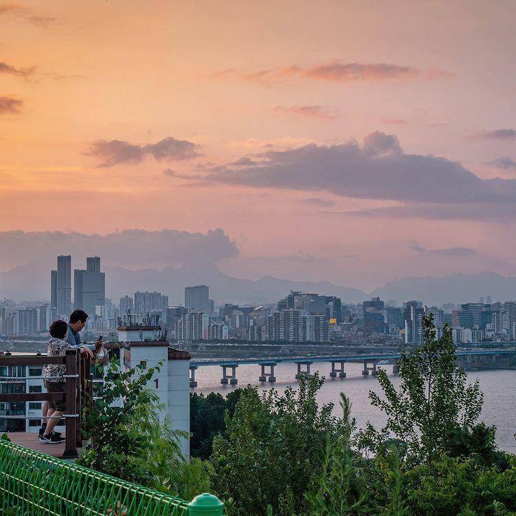 Cheongdam Reservoir Park (instagram.com/iseoulu)