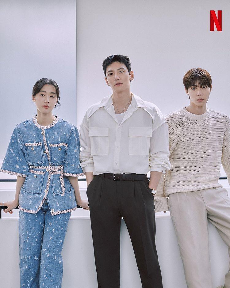 10 Gaya Photoshoot Pemain Drakor Netflix The Sound of Magic