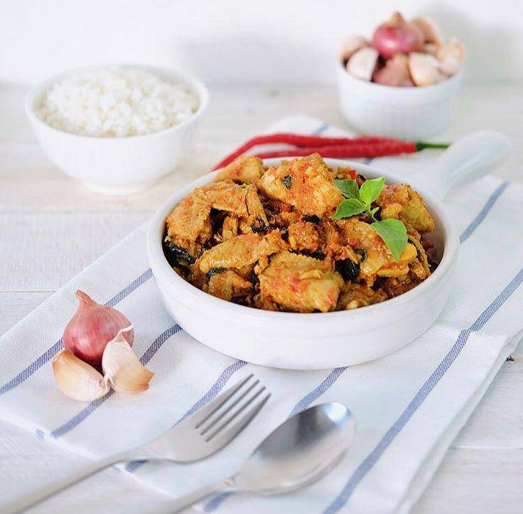 Ayam rica-rica (instagram.com/kulinertasik)